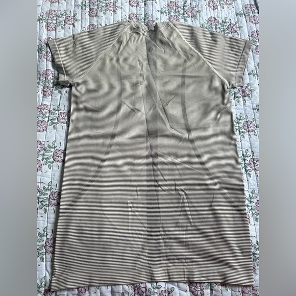 Lululemon Striped Swiftly Tech regular length, like new, size 8 - Picture 2 of 2